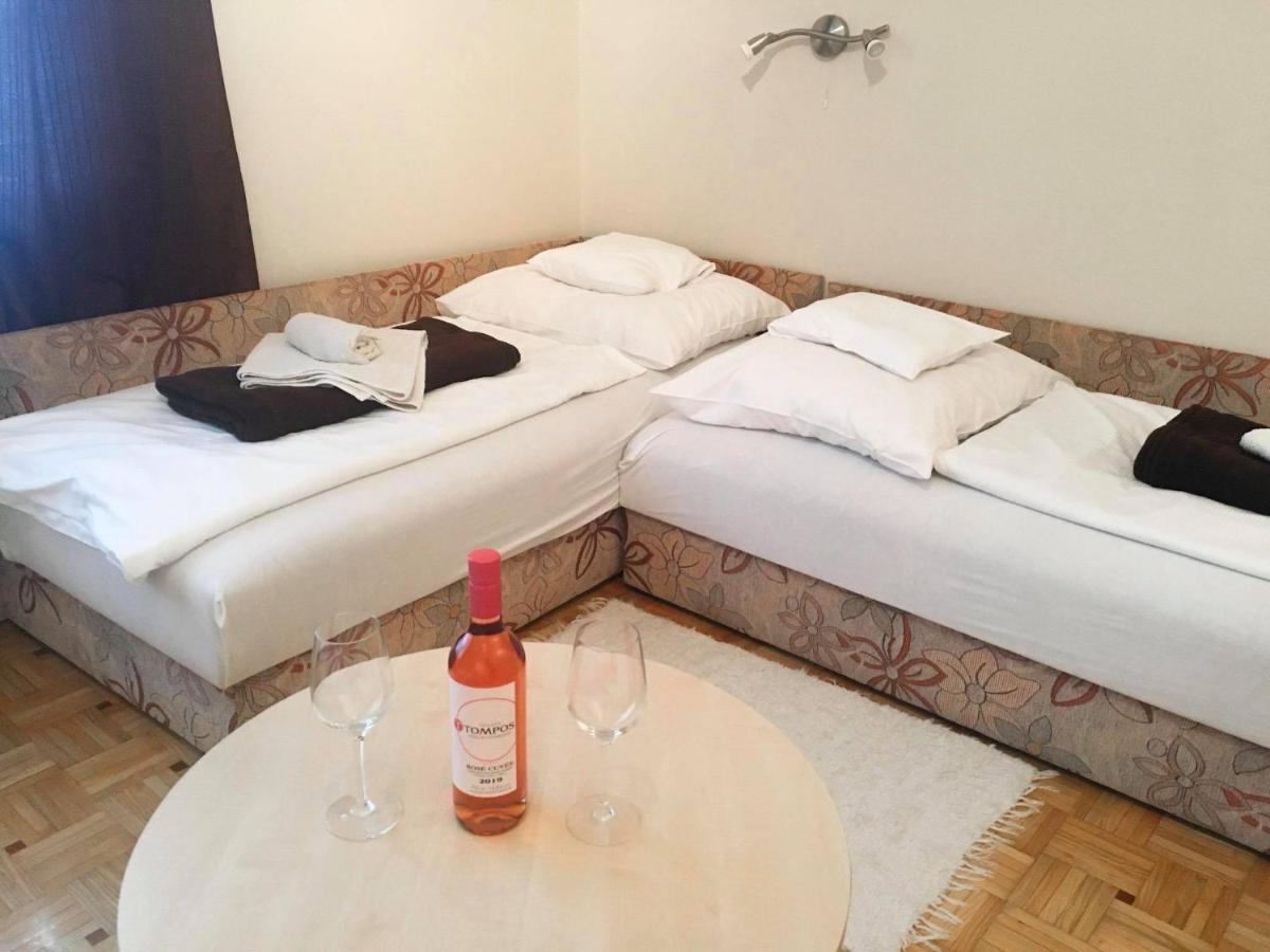 维拉尼 Tompos Vendeghaz Es Pince酒店 外观 照片